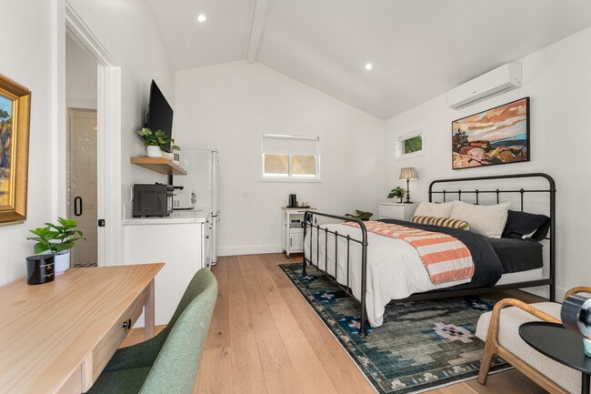 Photo - 412 Esther St Unit B