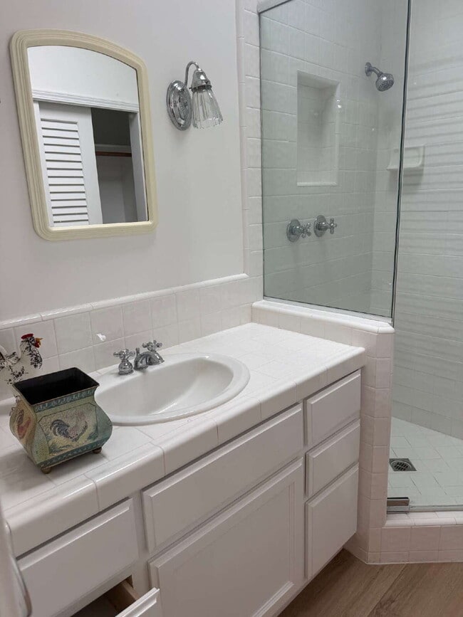 Photo - Unfurnished Studio Balboa Island Unit 1/2