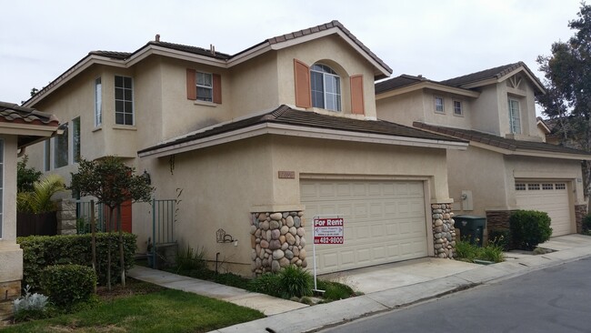 Building Photo - THE BEST OF BOTH WORLDS – FRESH & READY!