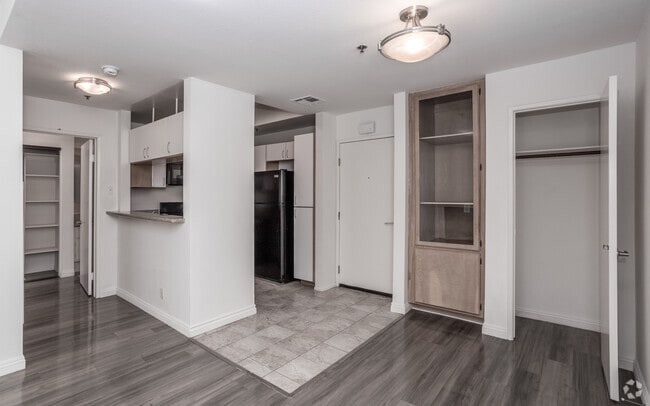 1BR, 1BA - 636 SF - Midvale Court Apartments Westwood