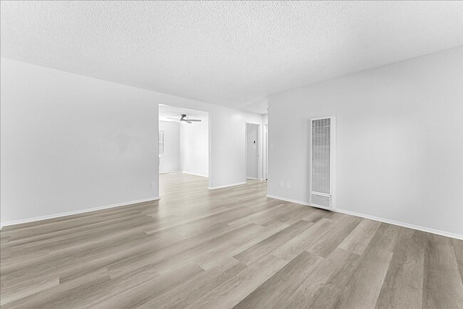 Building Photo - 2919 Baldwin St Unit C