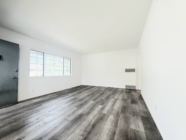 Photo - 10565 Camarillo St