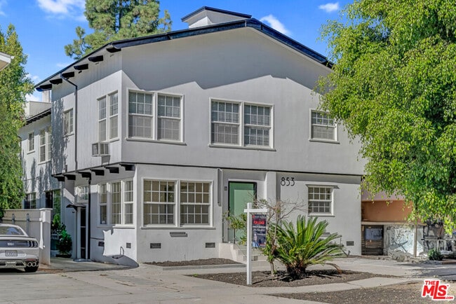 Building Photo - 853 S Bedford St Unit 5