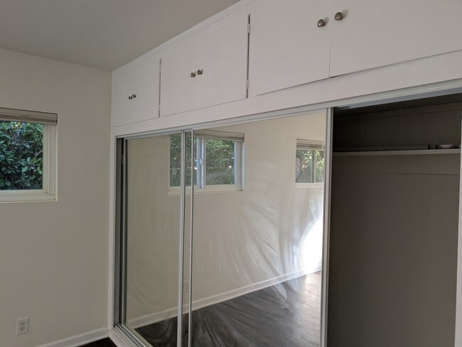 Unit B- MBR closet - 5011 Stacy St