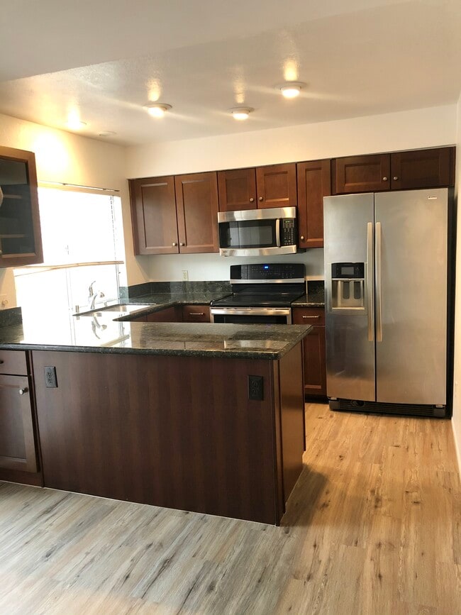 Building Photo - 7964 Mission Center Ct Unit O