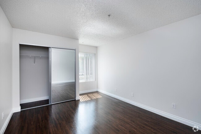 Bedroom 2 - Vineland Gardens