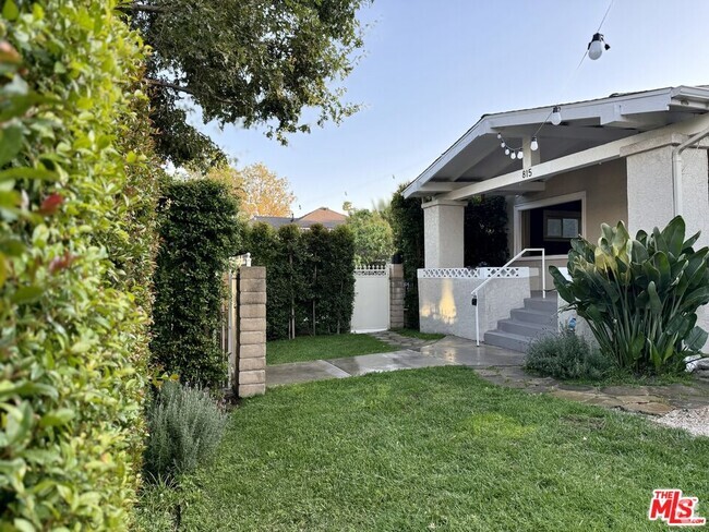 Building Photo - 815 N Hobart Blvd Rental