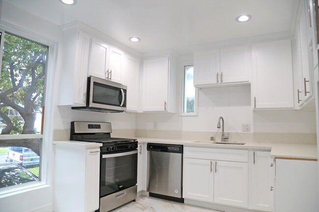 Photo - 9160 Beverly Blvd