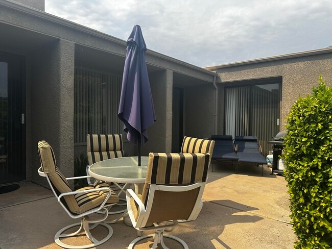 Photo - 547 Desert W Dr