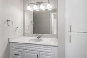 1BR, 1BA - 750SF - Bathroom - ROBERTA Apartments