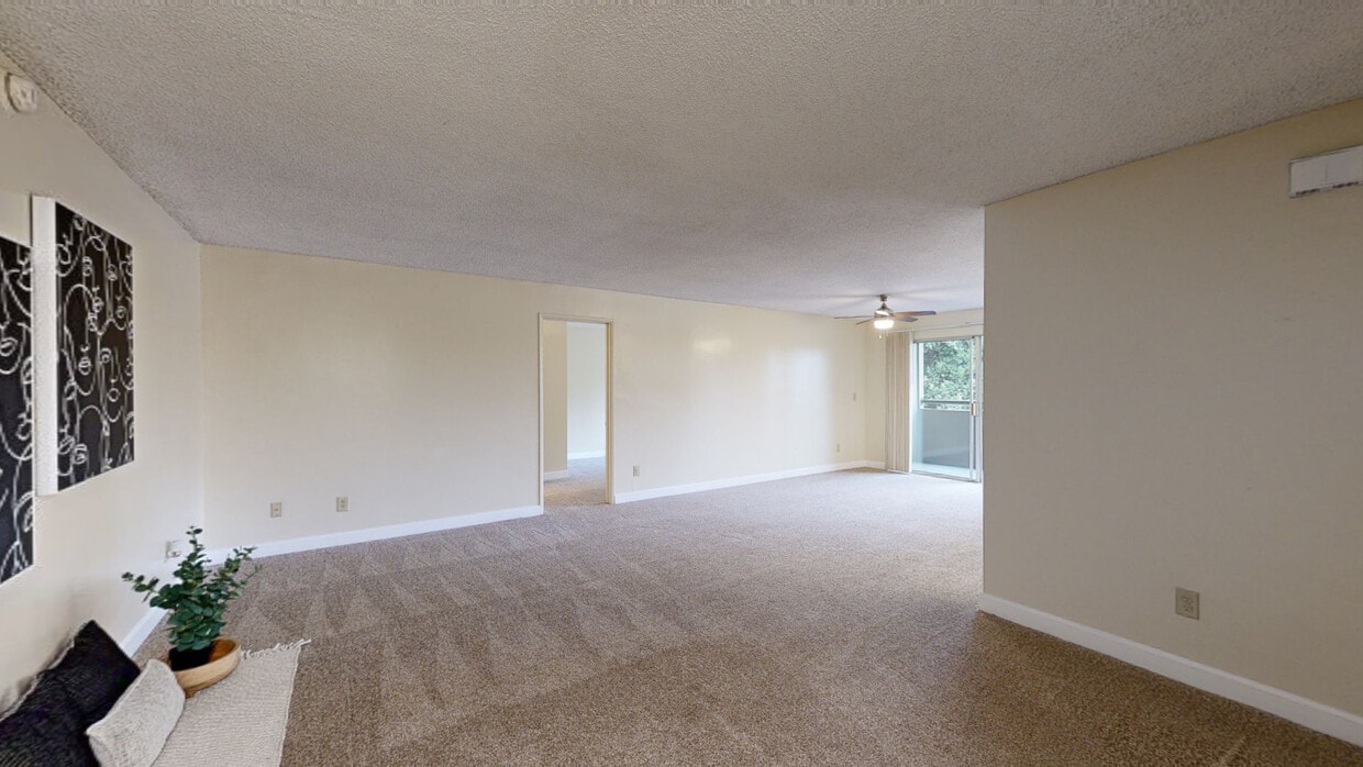 3D Tour - The Penthouse Apartments "Call for Specials"