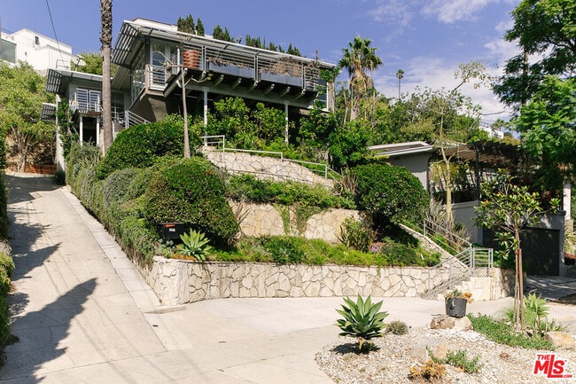 Building Photo - 4217 Cromwell Ave