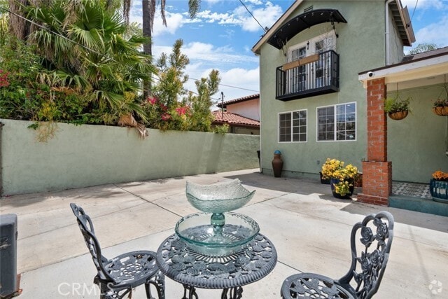 Building Photo - 13936 Magnolia Blvd Rental