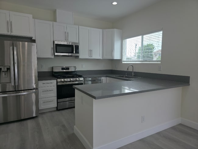 Photo - 18635 Knapp St Unit 18635