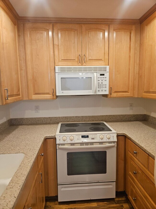 Photo - GENESEE - Regency Villas 1 BR Condo, 62+ S... Unit 220