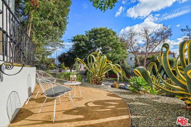 Photo - 1091 S Mansfield Ave