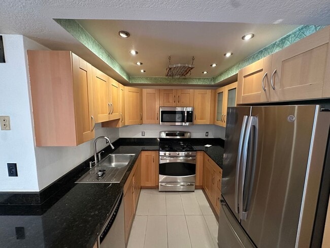 2Bed/2Bath Corner Condo with Resort Amenities in Playa Del Rey - 2Bed/2Bath Corner Condo with Resort Amenities in Playa Del Rey