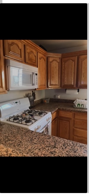 Photo - 3042 Comstock St