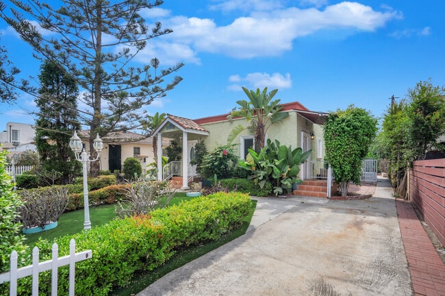 Building Photo - 1836 Euclid St Unit #A