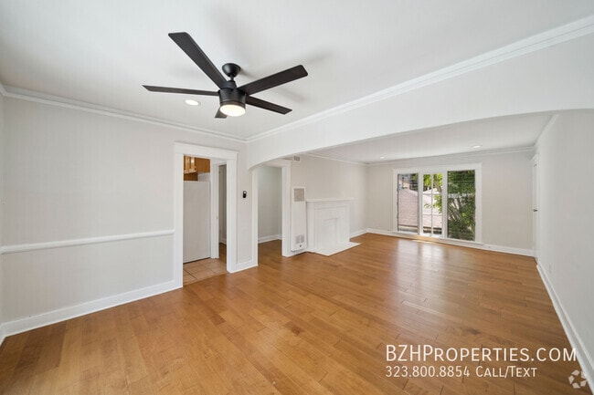 Building Photo - 1239 Havenhurst Dr Unit 1239 1/2 Rental