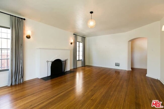 Photo - 1136 S Hayworth Ave