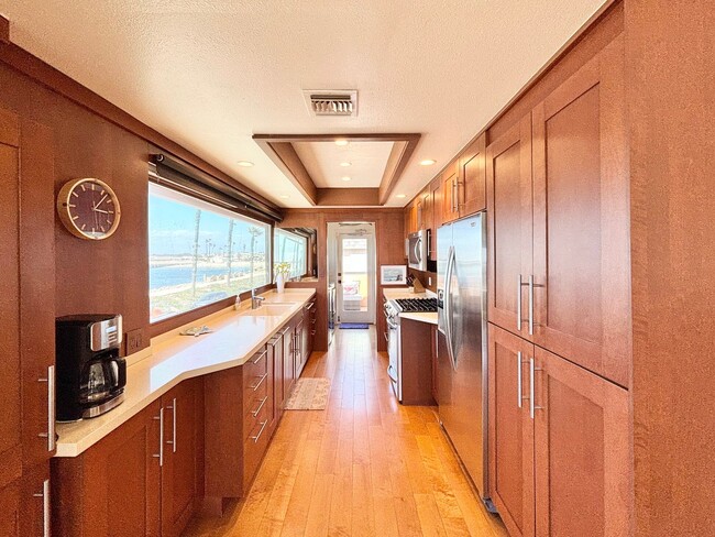 Photo - 2524O- Amazing Waterfront | FURNISHED