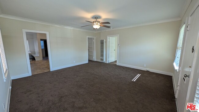 Photo - 1153 W 39th St