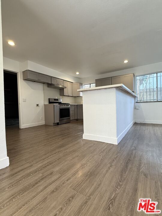 Building Photo - 1505 S Dunsmuir Ave