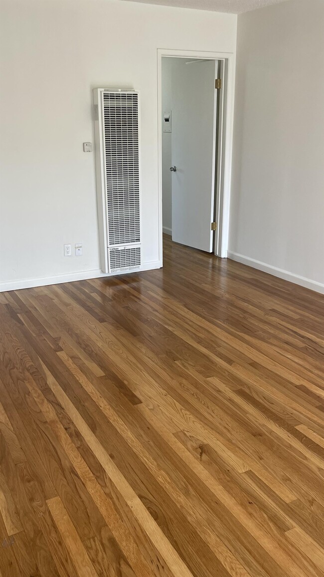 Building Photo - 3355 Manning Ave Unit 8 Rental