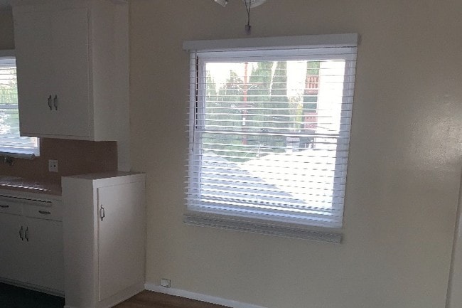 Building Photo - 14225 Riverside Dr Unit 5