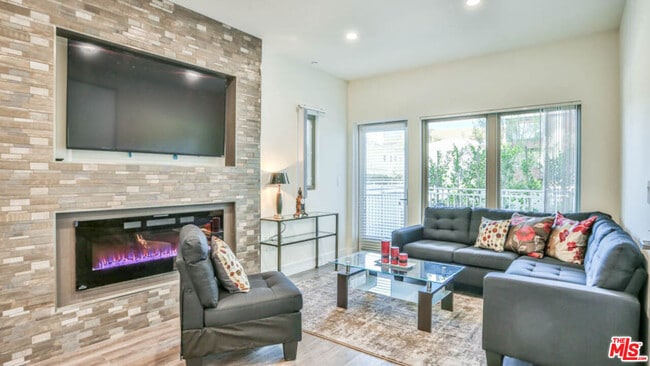 Photo - 1424 S Bentley Ave Unit 301