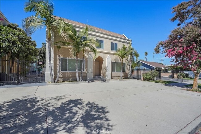 Photo - 14335 Hamlin St