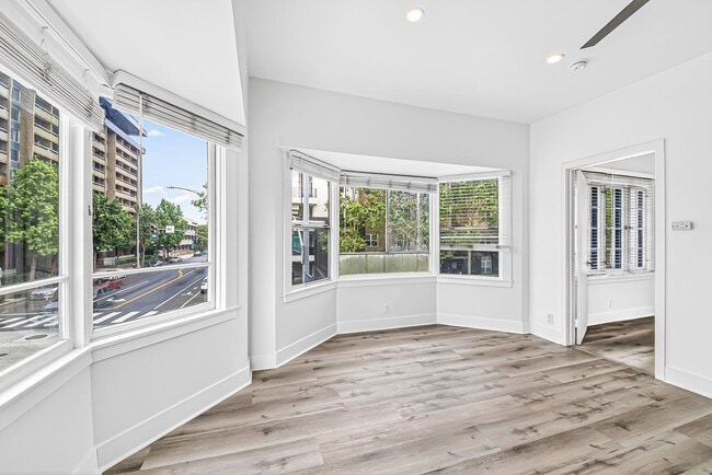 Photo - 405 W 3rd St Unit E