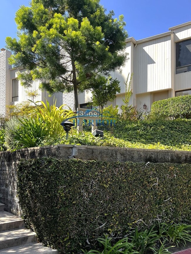 Building Photo - 3608 W Estates Ln Unit 3608 West Estates Lane # B