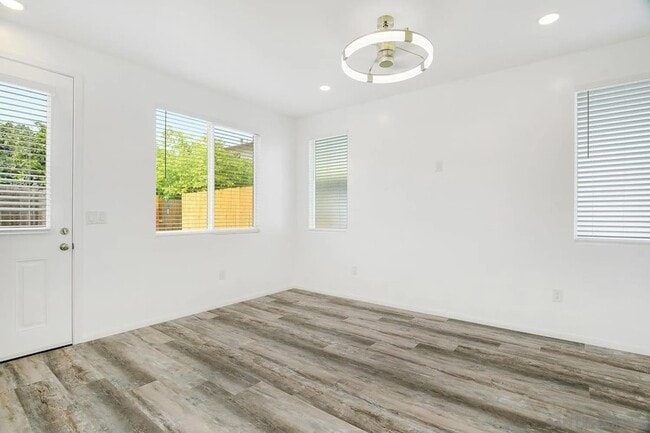 Photo - 2077 Grove Ave