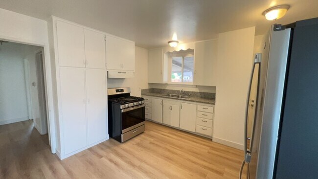 Photo - Charming Home in the well-established Riverside neighborhood!