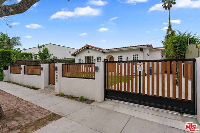 Photo - 9005 Rosewood Ave