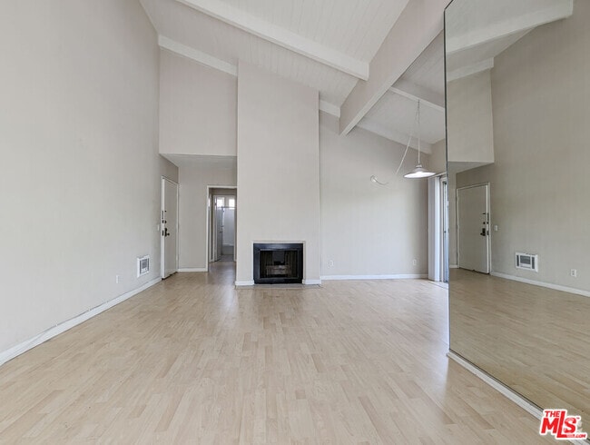 Building Photo - 1538 11th St Unit 6 Rental