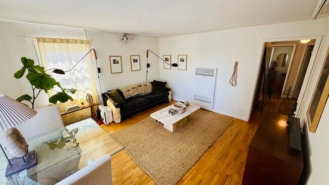 Photo - 941 Robinson St Unit 941 half