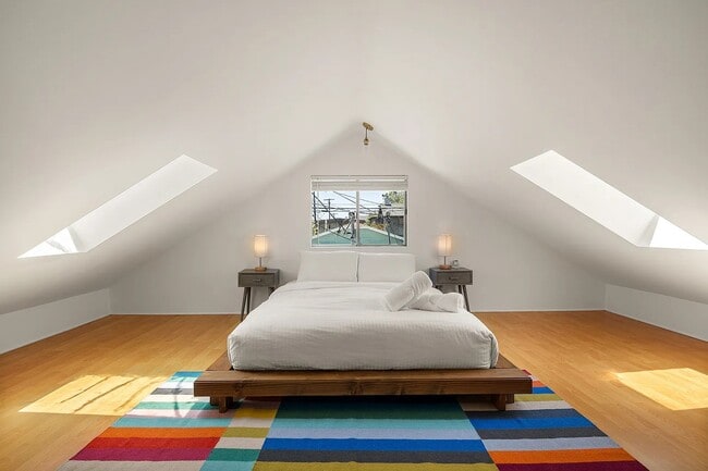 Photo - 910 Nowita Pl Unit one half