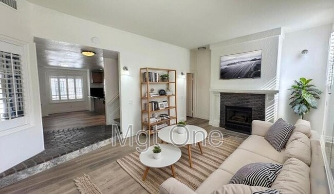 Photo - 819 W 15th St