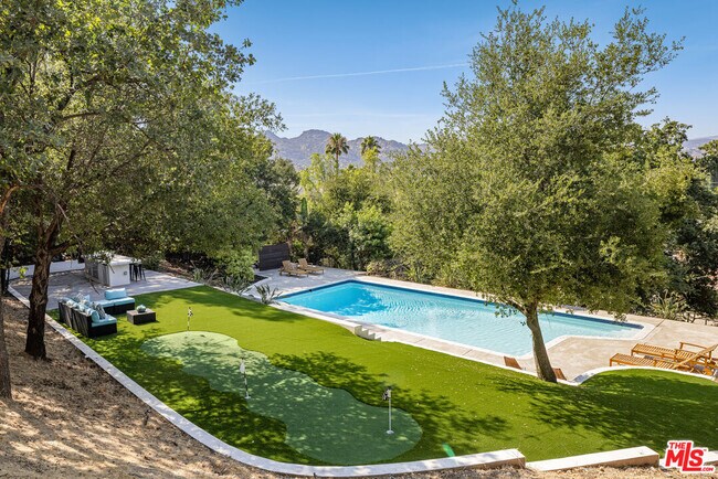 Photo - 9425 Gierson Ave