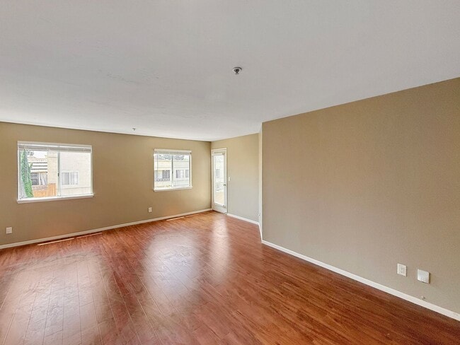 Photo - SD: Bright 2BD/2BA Condo in UTC with Community Pool, Gym & Reserved Parking