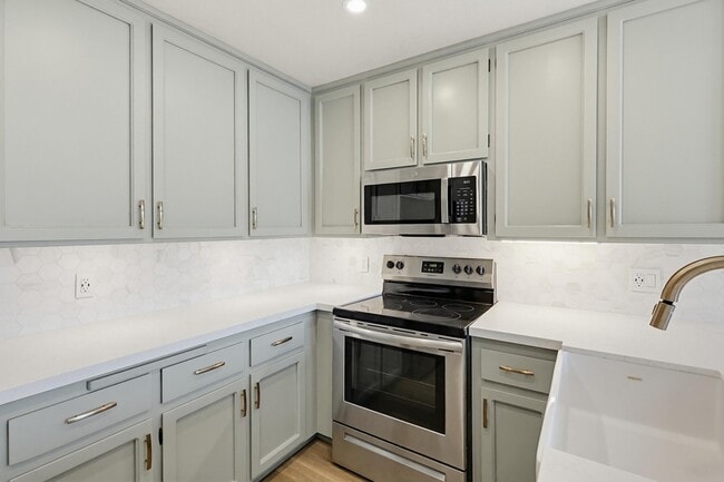 Photo - 270 Dahlia Ave