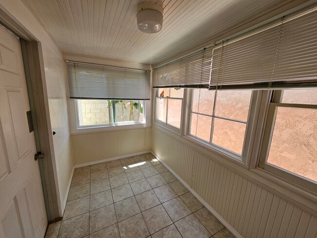 Photo - 657 W Oliver St