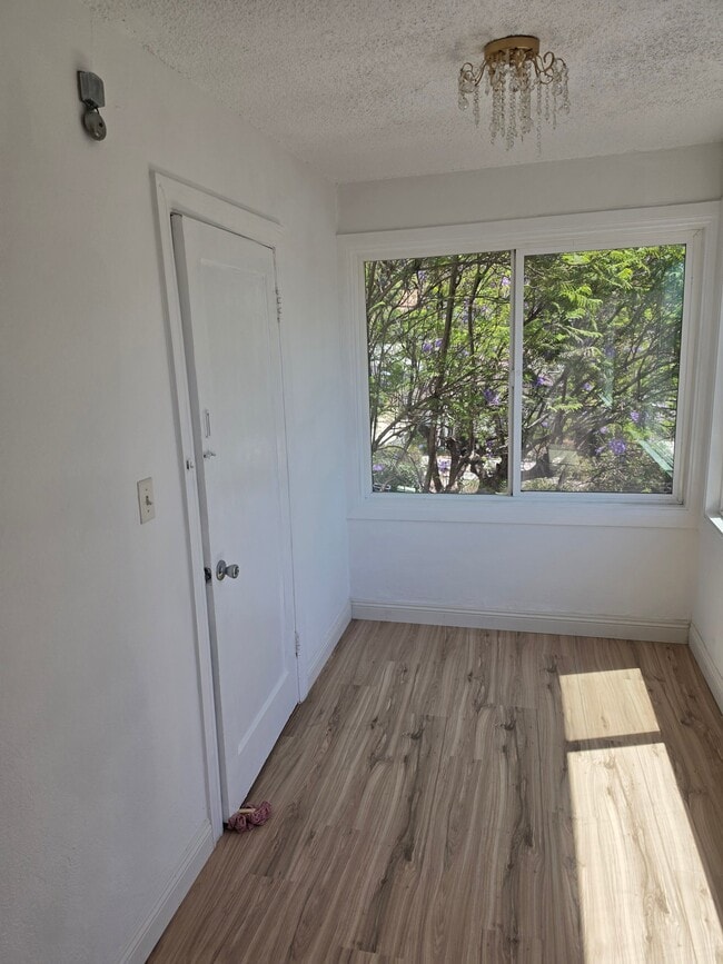 Building Photo - 1105 Nolden St Unit 1