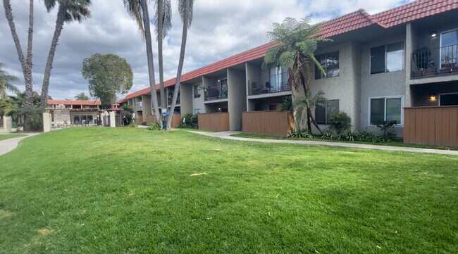 Building Photo - 2 Bedroom Sunterra Condo in El Cajon remod...
