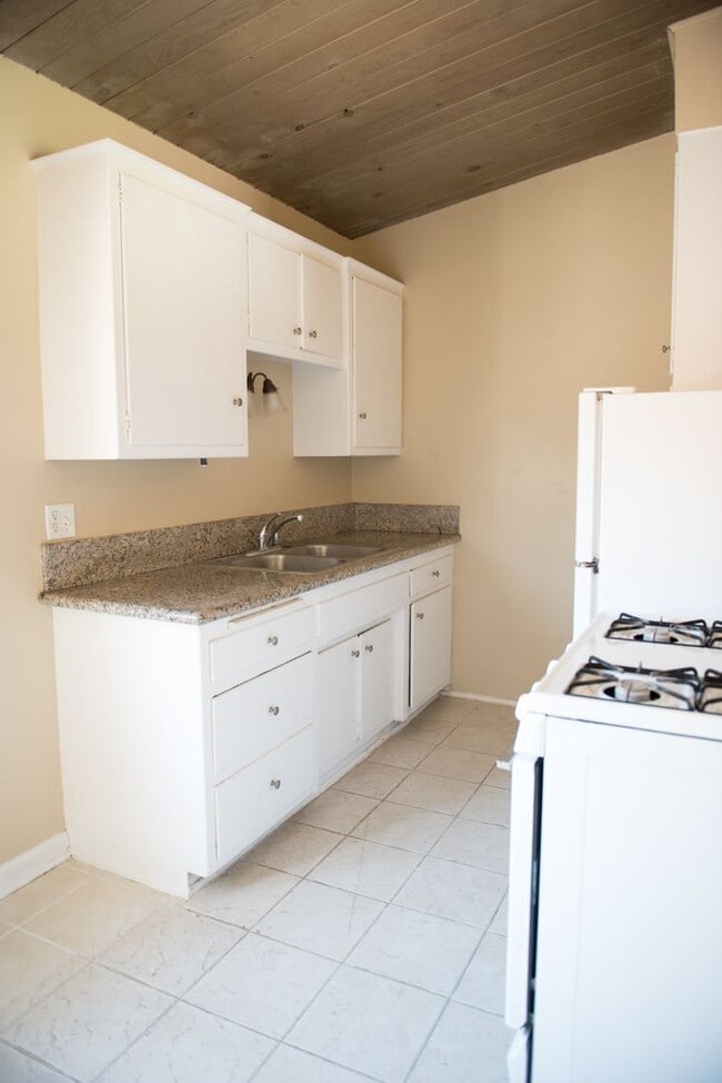 Photo - 121 W Arrellaga St Unit 005