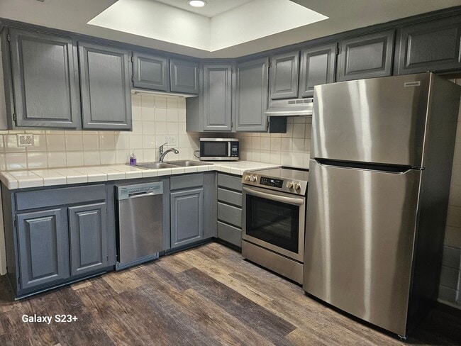 Photo - FREE CABLE & INTERNET....WATER & TRASH INCLUDED IN RENT