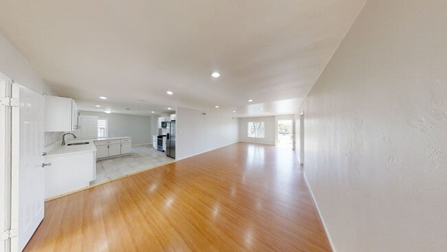 Photo - 4BD/2BA, Upgraded Kitchen! Sunroom!